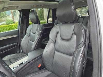 2023 Volvo XC90 Recharge Plug-In Hybrid Ultimate Dark Theme