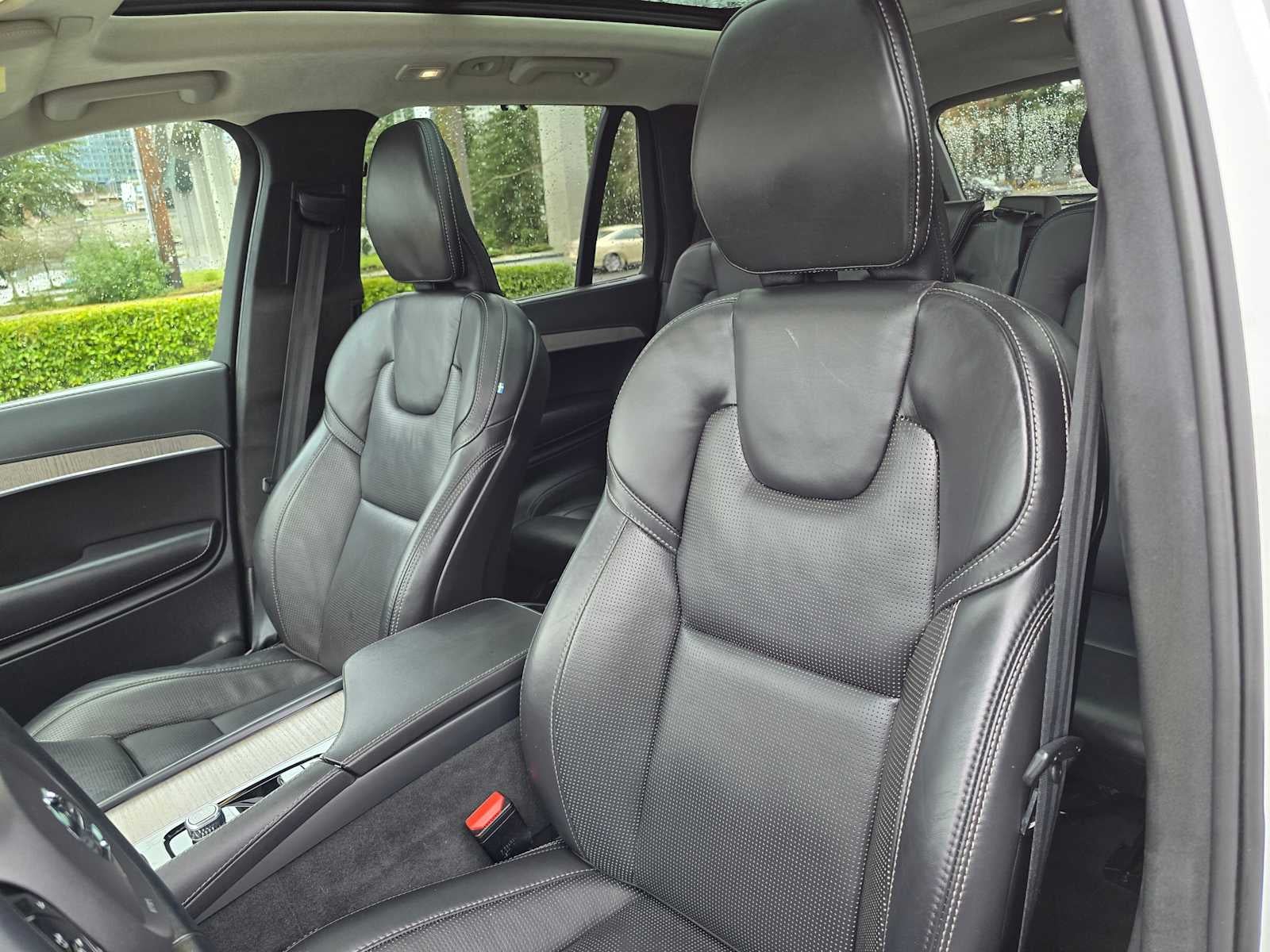 2023 Volvo XC90 Recharge Plug-In Hybrid Ultimate Dark Theme