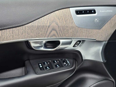 2023 Volvo XC90 Recharge Plug-In Hybrid Ultimate Dark Theme