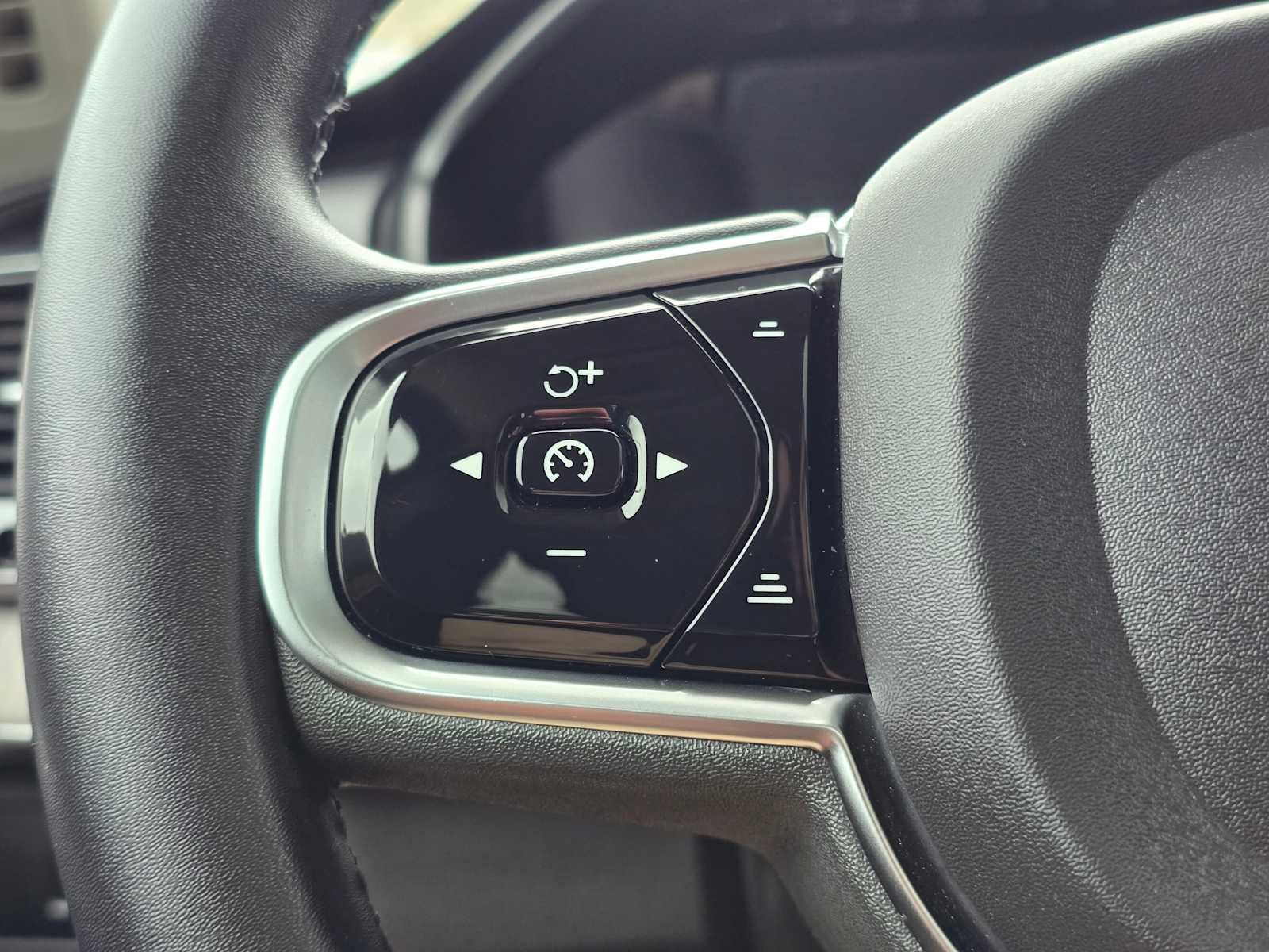 2023 Volvo XC90 Recharge Plug-In Hybrid Ultimate Dark Theme