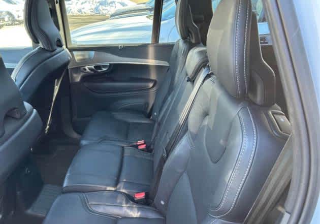 2023 Volvo XC90 Recharge Plug-In Hybrid Ultimate Dark Theme