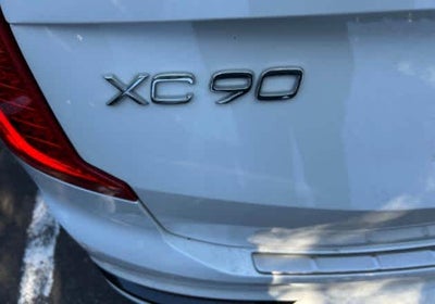 2023 Volvo XC90 Recharge Plug-In Hybrid Ultimate Dark Theme