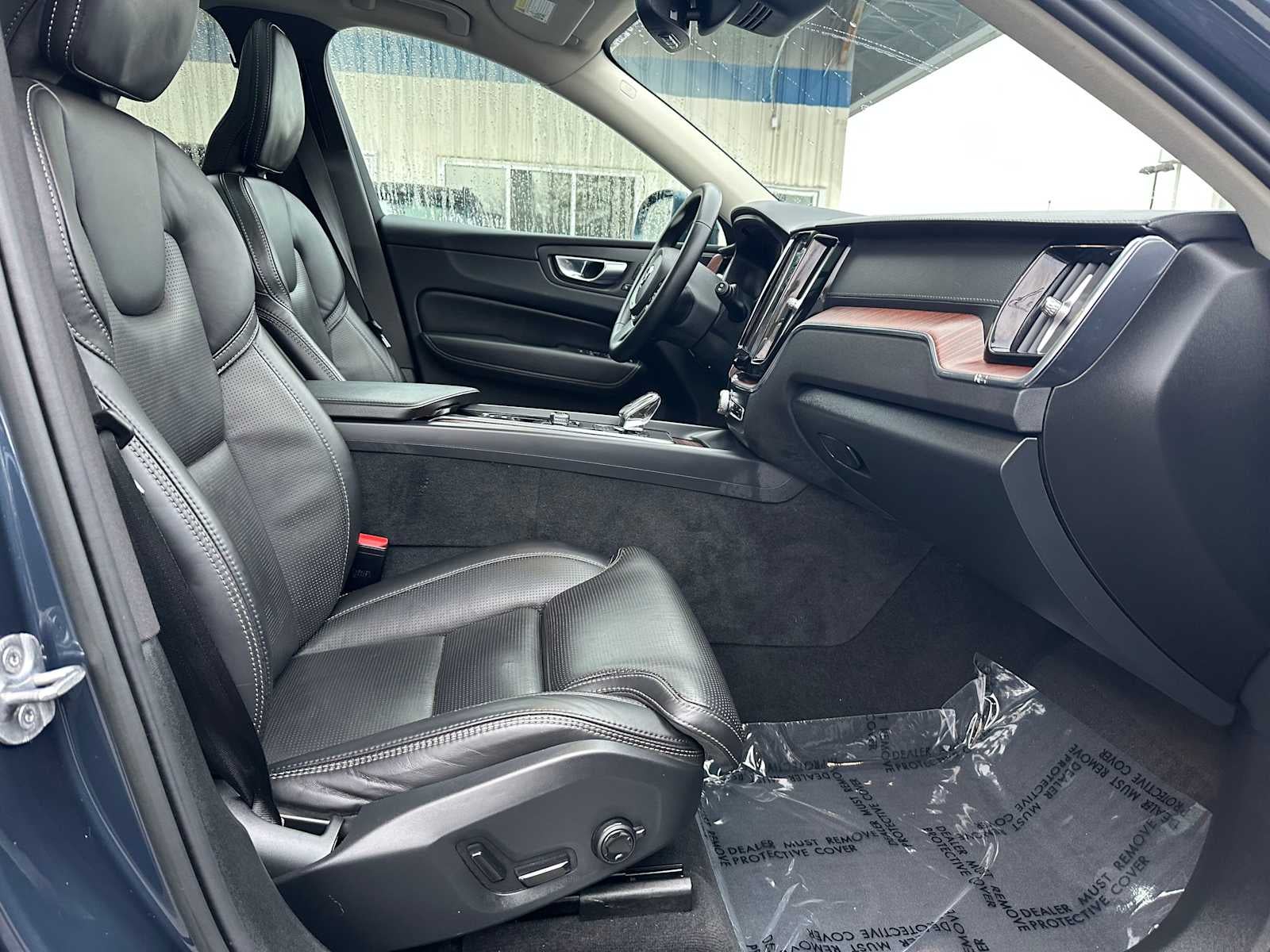 2023 Volvo XC60 Recharge Plug-In Hybrid Ultimate Bright Theme