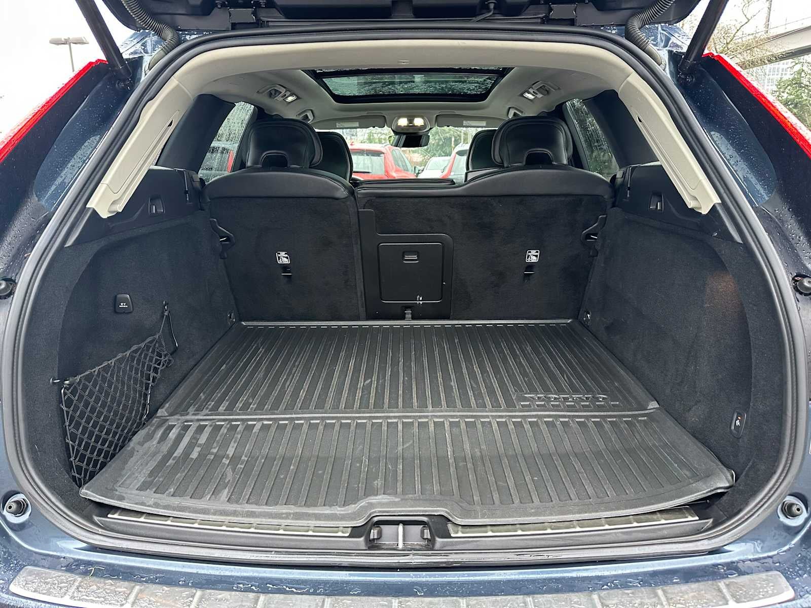 2023 Volvo XC60 Recharge Plug-In Hybrid Ultimate Bright Theme