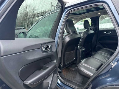 2023 Volvo XC60 Recharge Plug-In Hybrid Ultimate Bright Theme