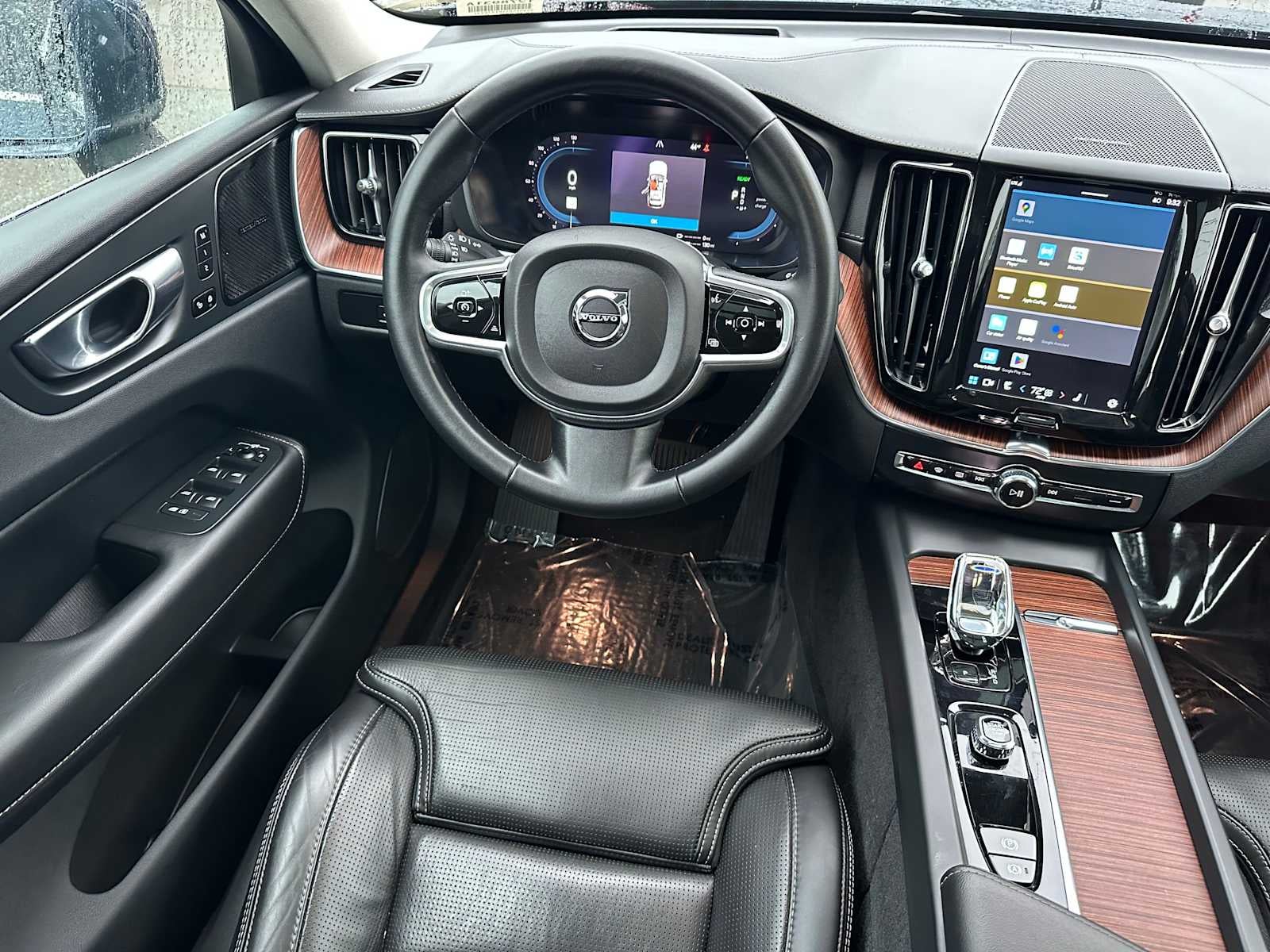 2023 Volvo XC60 Recharge Plug-In Hybrid Ultimate Bright Theme