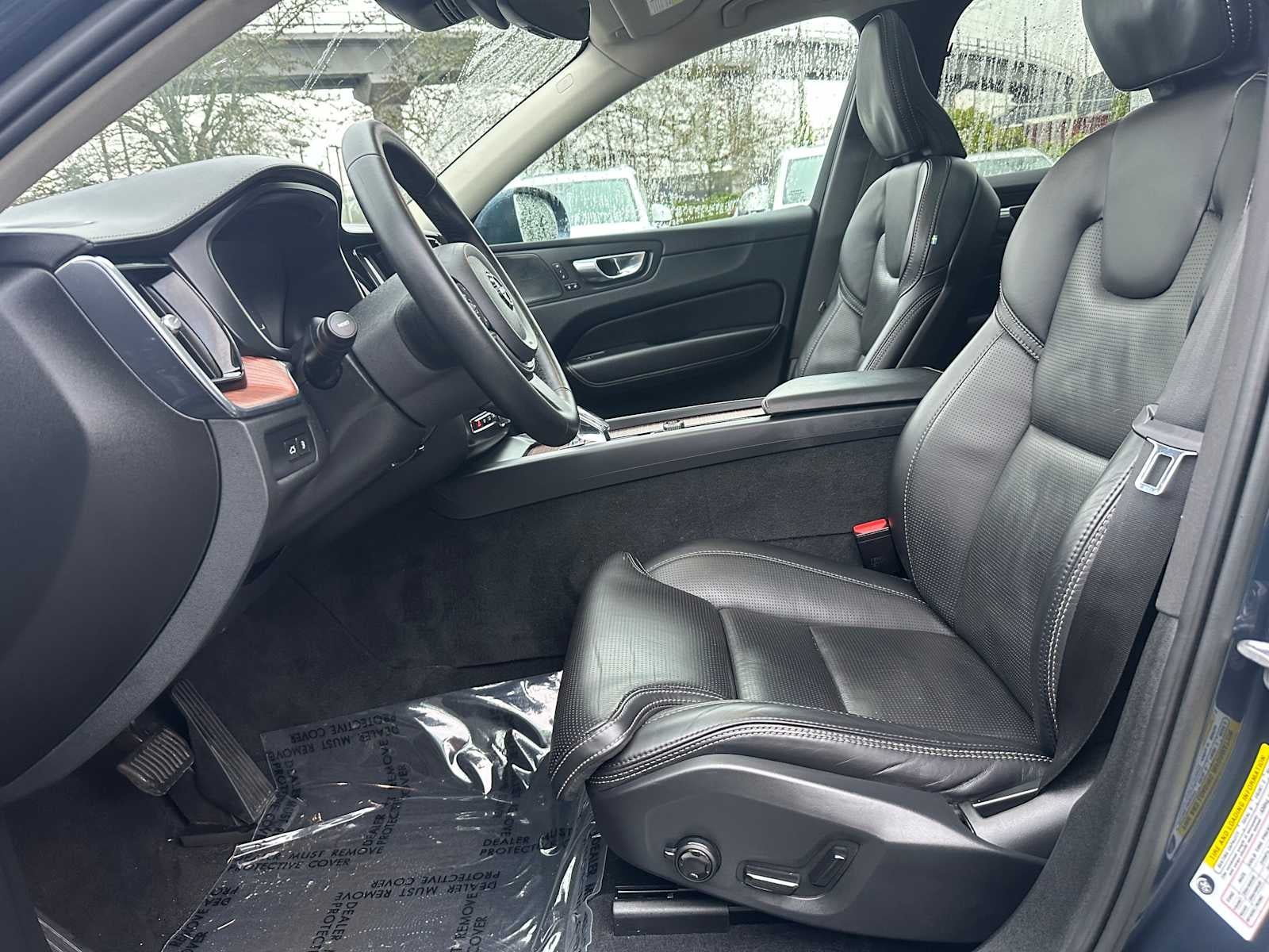 2023 Volvo XC60 Recharge Plug-In Hybrid Ultimate Bright Theme