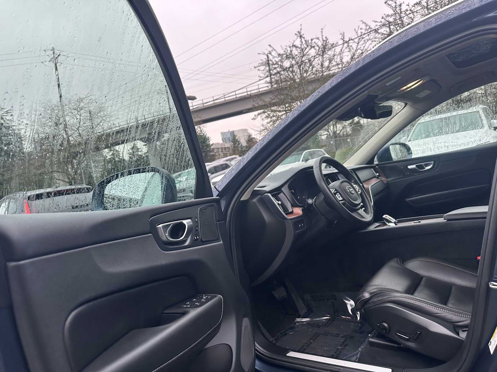 2023 Volvo XC60 Recharge Plug-In Hybrid Ultimate Bright Theme