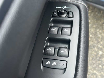 2023 Volvo XC60 Recharge Plug-In Hybrid Ultimate Bright Theme