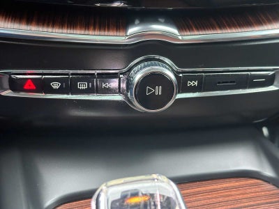 2023 Volvo XC60 Recharge Plug-In Hybrid Ultimate Bright Theme