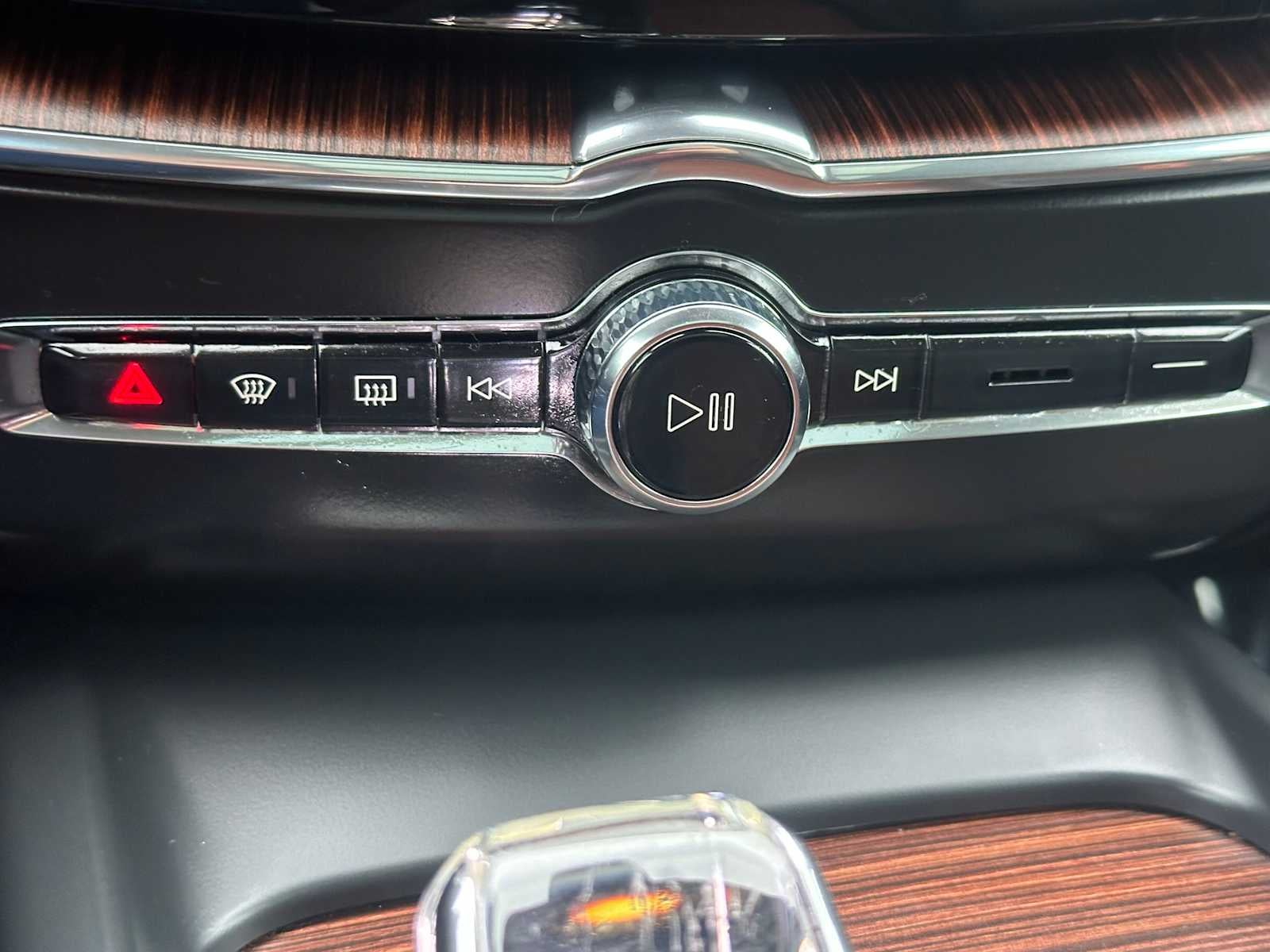 2023 Volvo XC60 Recharge Plug-In Hybrid Ultimate Bright Theme