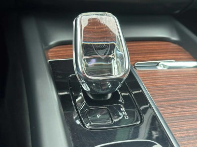 2023 Volvo XC60 Recharge Plug-In Hybrid Ultimate Bright Theme