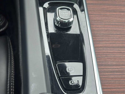 2023 Volvo XC60 Recharge Plug-In Hybrid Ultimate Bright Theme