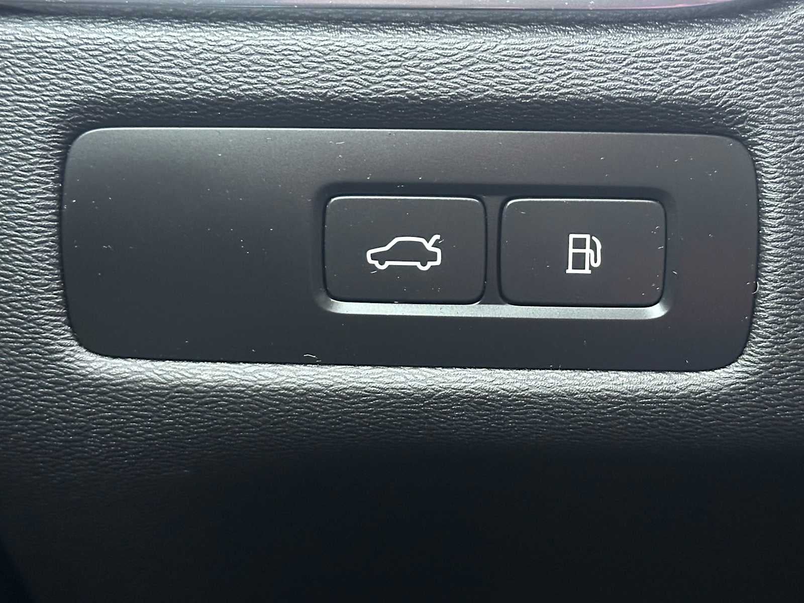 2023 Volvo XC60 Recharge Plug-In Hybrid Ultimate Bright Theme