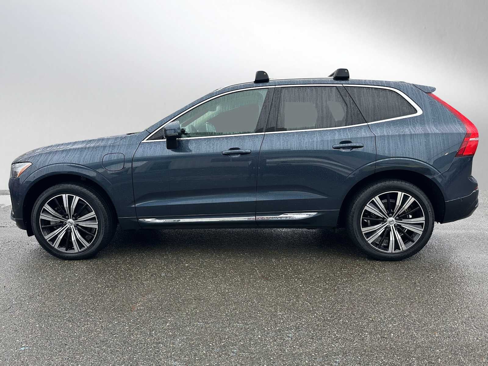 2023 Volvo XC60 Recharge Plug-In Hybrid Ultimate Bright Theme