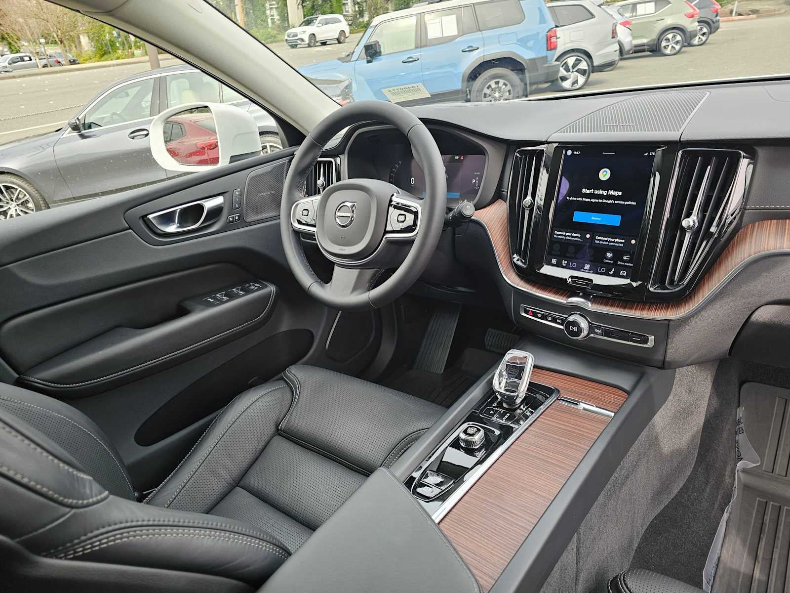 2023 Volvo XC60 Recharge Plug-In Hybrid Ultimate Bright Theme