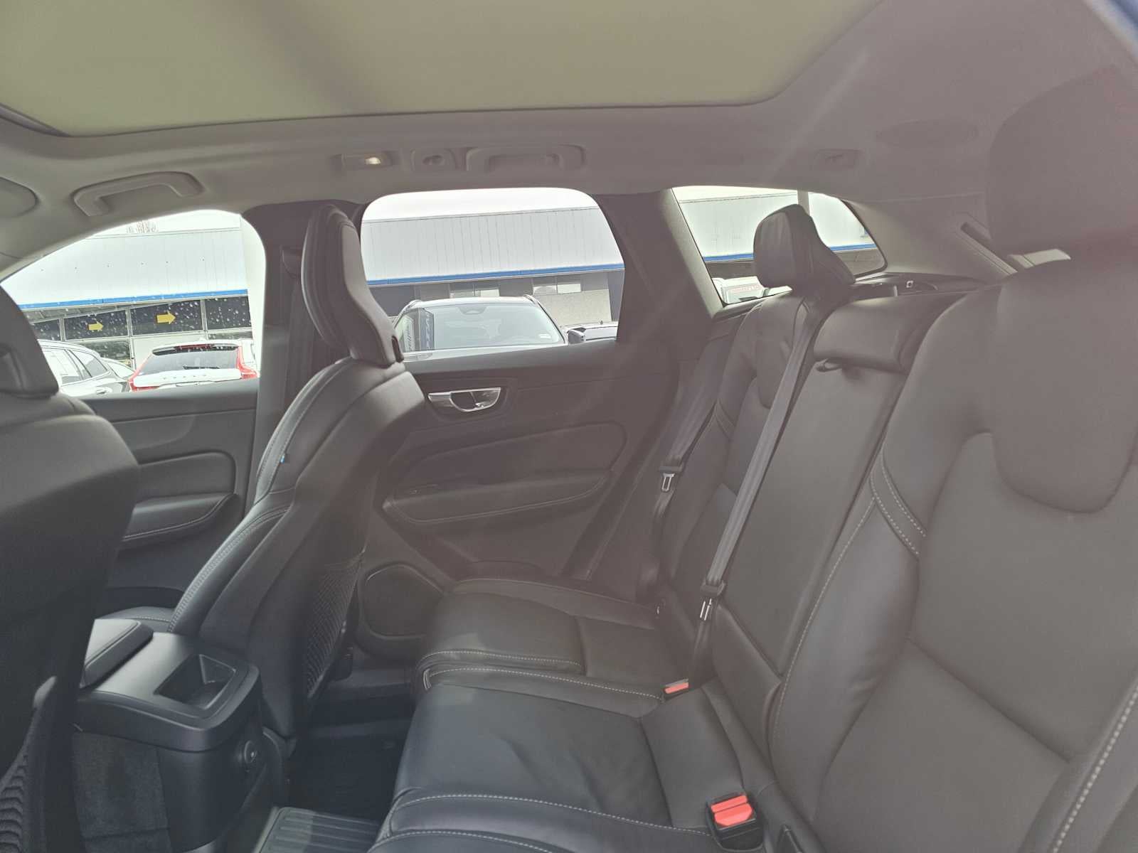 2023 Volvo XC60 Recharge Plug-In Hybrid Ultimate Bright Theme