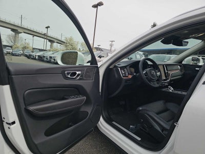 2023 Volvo XC60 Recharge Plug-In Hybrid Ultimate Bright Theme