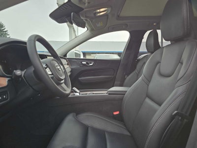 2023 Volvo XC60 Recharge Plug-In Hybrid Ultimate Bright Theme