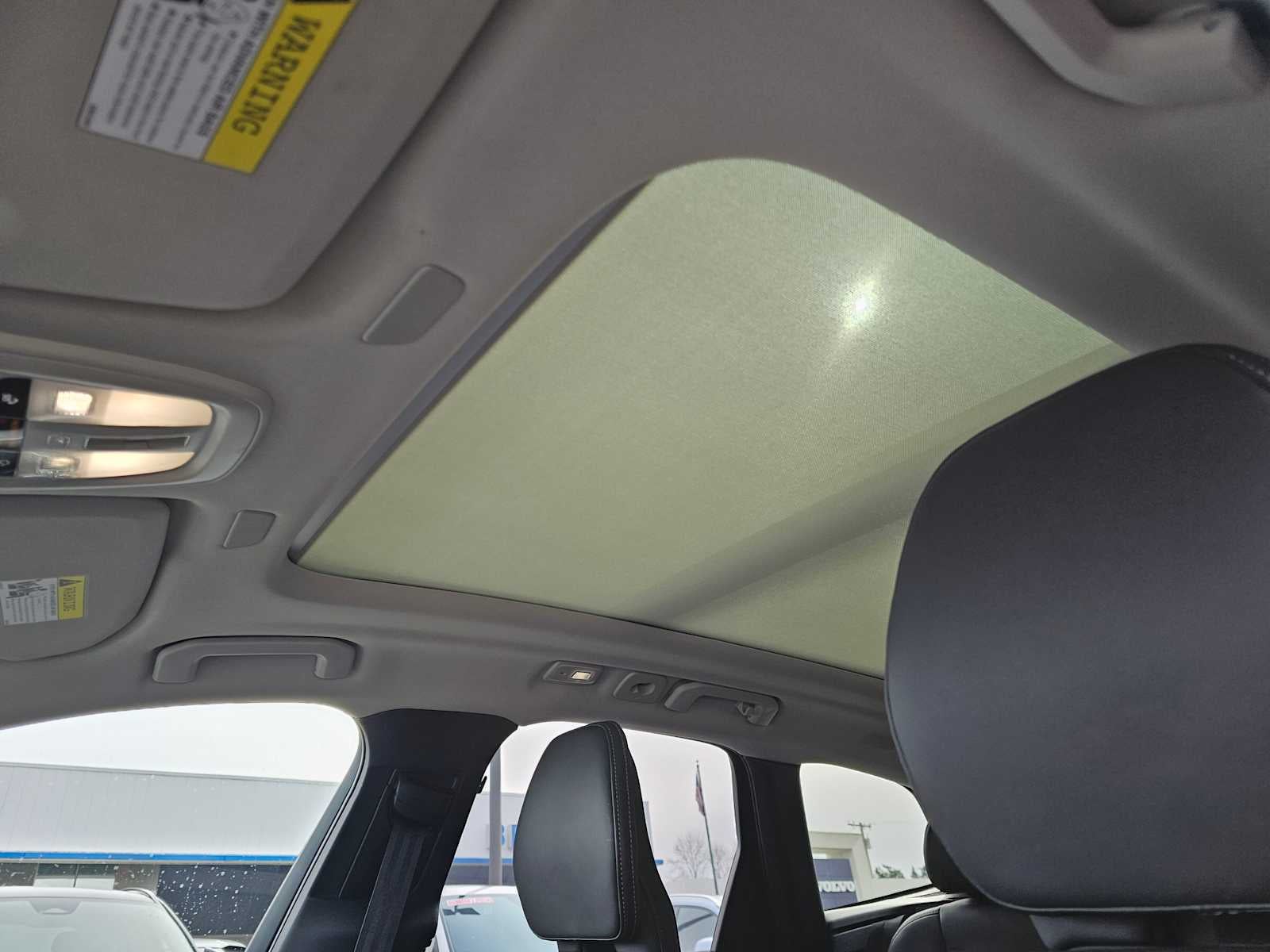 2023 Volvo XC60 Recharge Plug-In Hybrid Ultimate Bright Theme