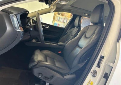 2023 Volvo XC60 Recharge Plug-In Hybrid Ultimate Bright Theme