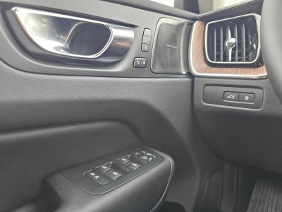 2023 Volvo XC60 Recharge Plug-In Hybrid Ultimate Bright Theme