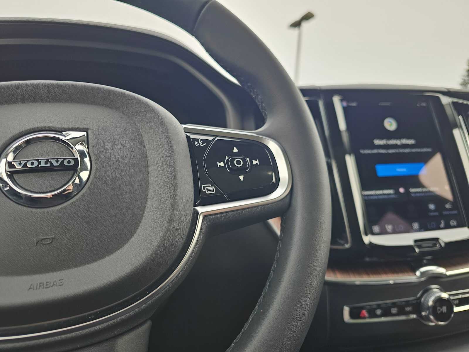 2023 Volvo XC60 Recharge Plug-In Hybrid Ultimate Bright Theme