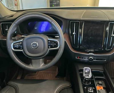 2023 Volvo XC60 Recharge Plug-In Hybrid Ultimate Bright Theme