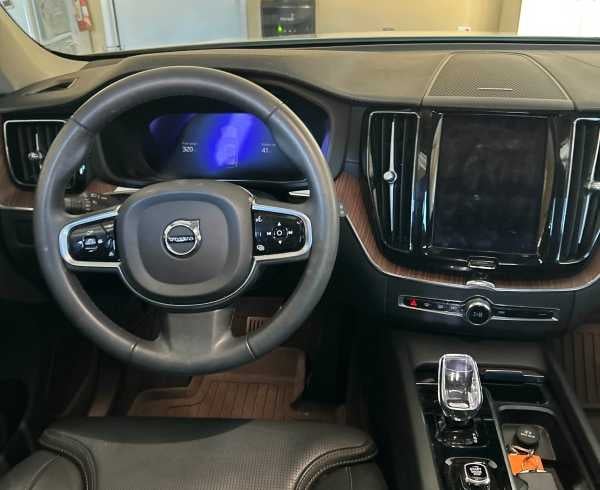 2023 Volvo XC60 Recharge Plug-In Hybrid Ultimate Bright Theme