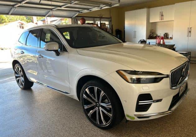 2023 Volvo XC60 Recharge Plug-In Hybrid Ultimate Bright Theme