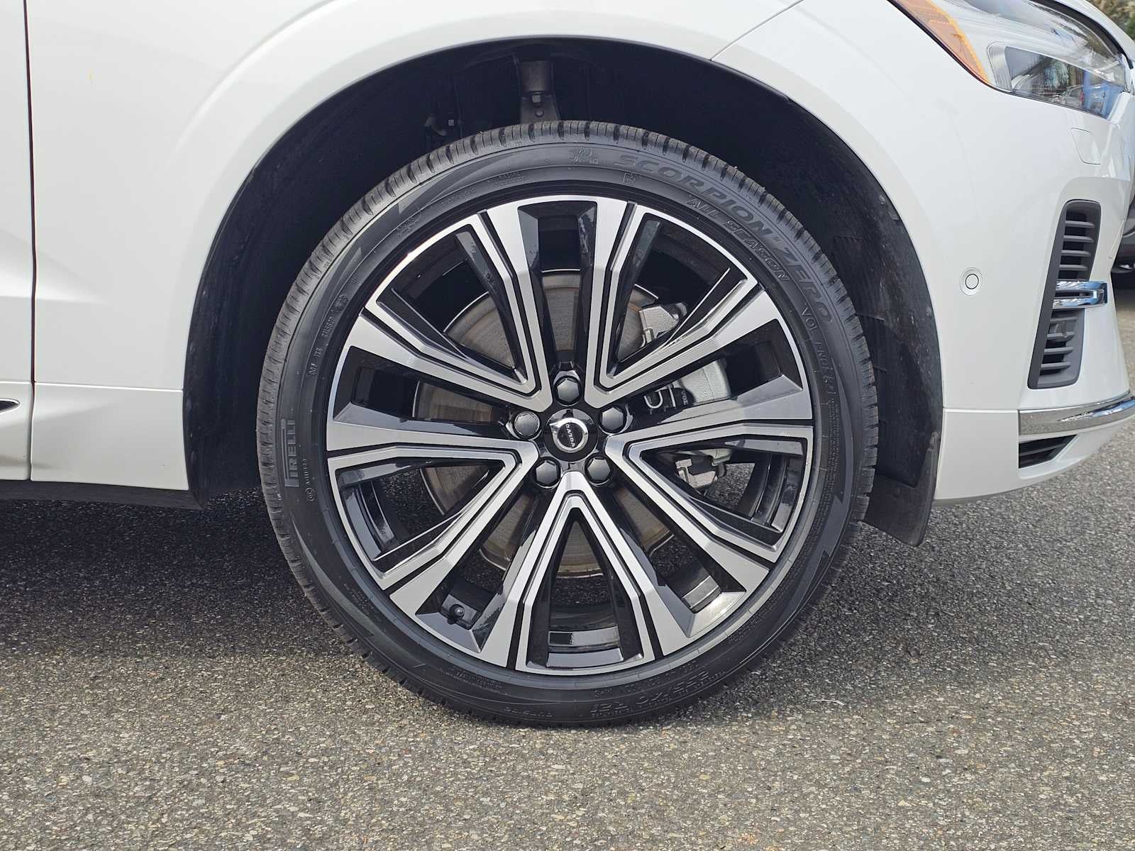 2023 Volvo XC60 Recharge Plug-In Hybrid Ultimate Bright Theme