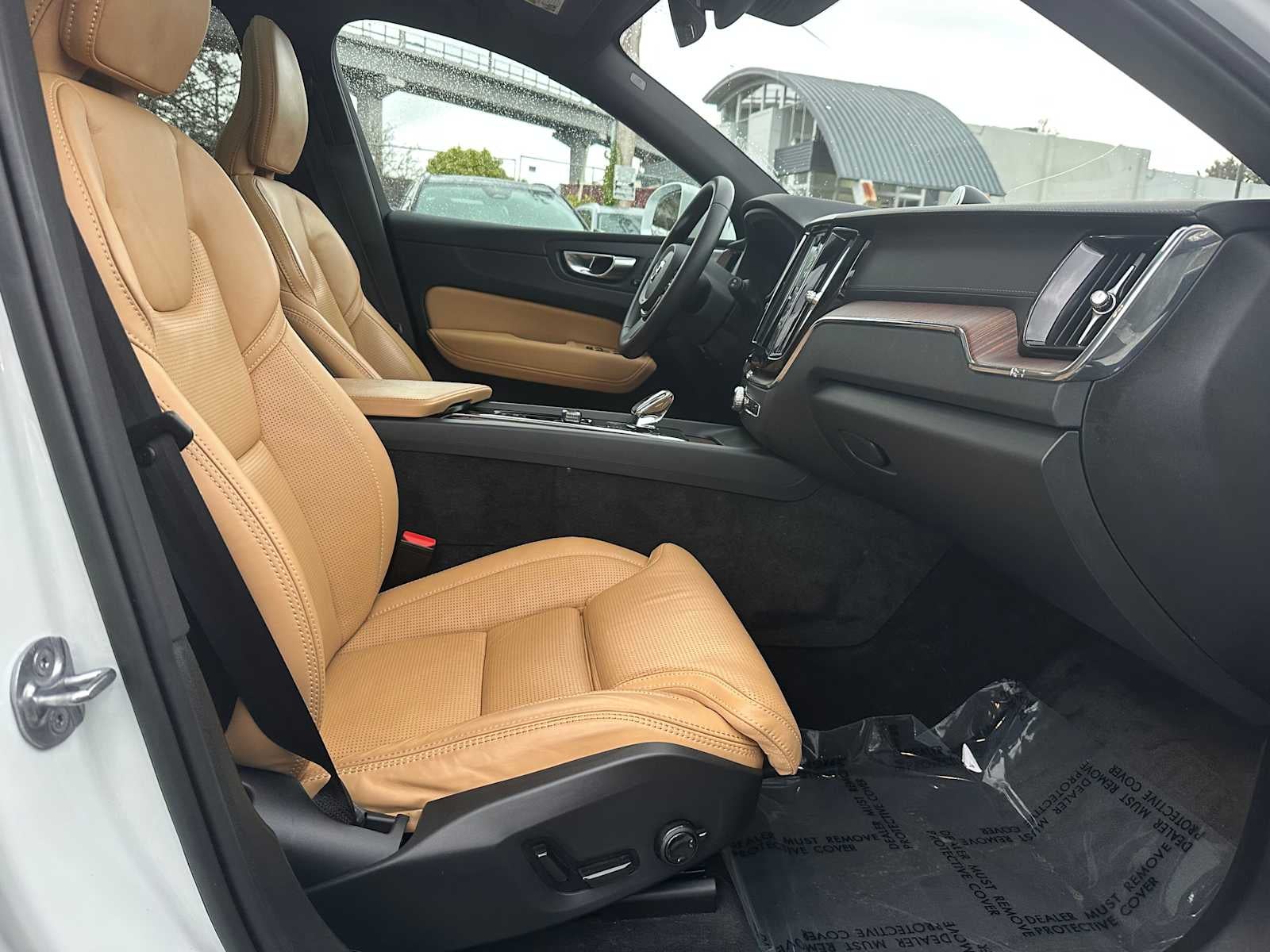 2023 Volvo XC60 Recharge Plug-In Hybrid Ultimate Bright Theme