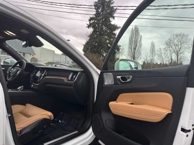 2023 Volvo XC60 Recharge Plug-In Hybrid Ultimate Bright Theme