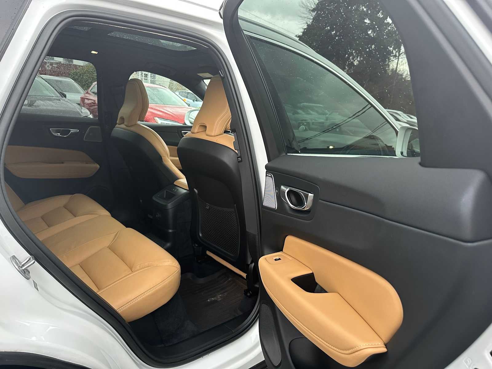 2023 Volvo XC60 Recharge Plug-In Hybrid Ultimate Bright Theme