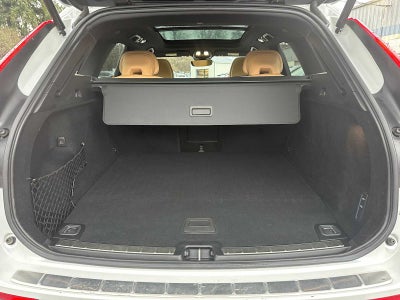 2023 Volvo XC60 Recharge Plug-In Hybrid Ultimate Bright Theme