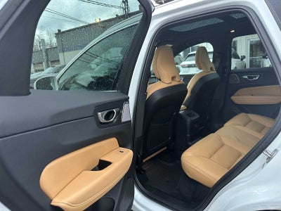 2023 Volvo XC60 Recharge Plug-In Hybrid Ultimate Bright Theme