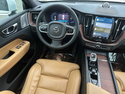 2023 Volvo XC60 Recharge Plug-In Hybrid Ultimate Bright Theme