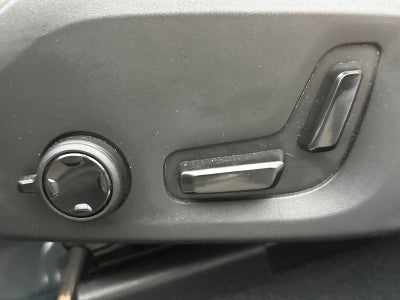 2023 Volvo XC60 Recharge Plug-In Hybrid Ultimate Bright Theme