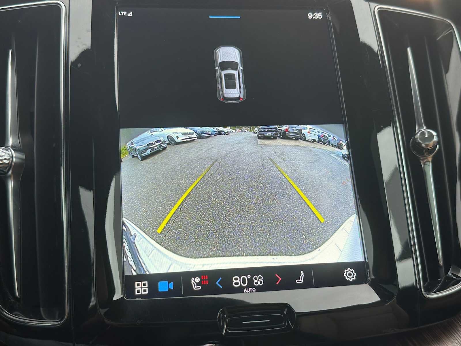 2023 Volvo XC60 Recharge Plug-In Hybrid Ultimate Bright Theme