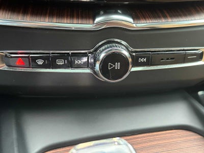 2023 Volvo XC60 Recharge Plug-In Hybrid Ultimate Bright Theme