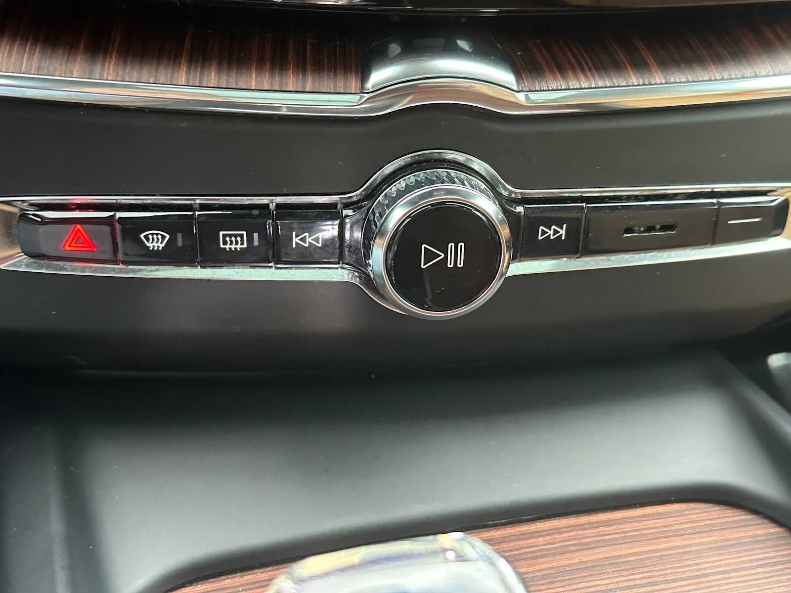 2023 Volvo XC60 Recharge Plug-In Hybrid Ultimate Bright Theme