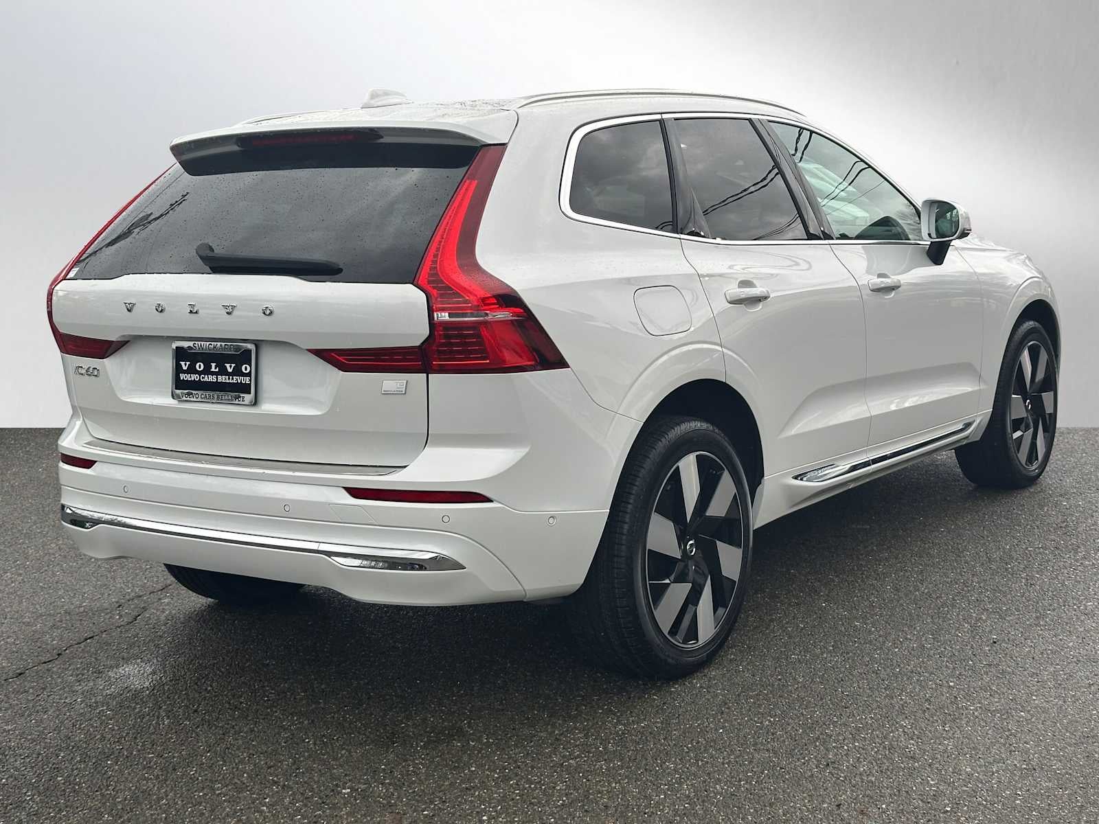 2023 Volvo XC60 Recharge Plug-In Hybrid Ultimate Bright Theme