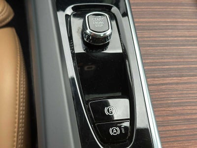 2023 Volvo XC60 Recharge Plug-In Hybrid Ultimate Bright Theme