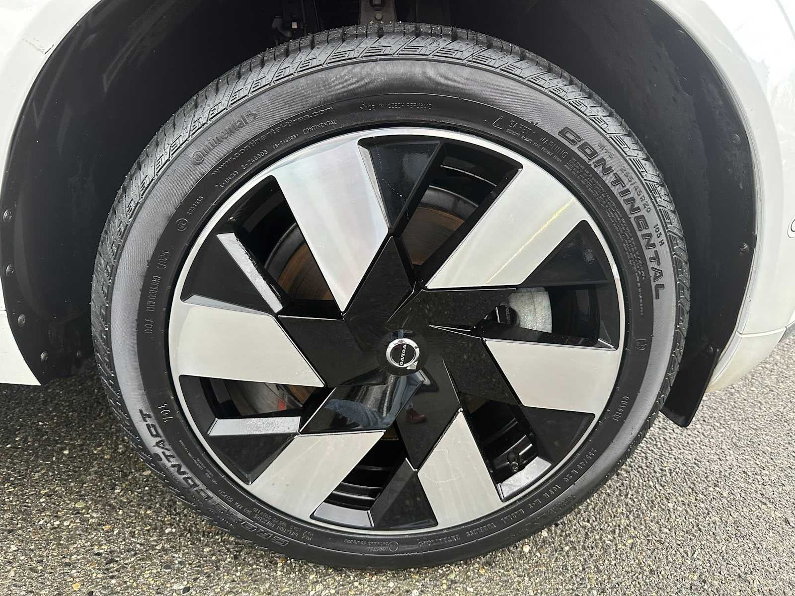 2023 Volvo XC60 Recharge Plug-In Hybrid Ultimate Bright Theme