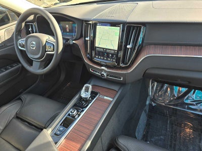 2023 Volvo XC60 Recharge Plug-In Hybrid Ultimate Bright Theme