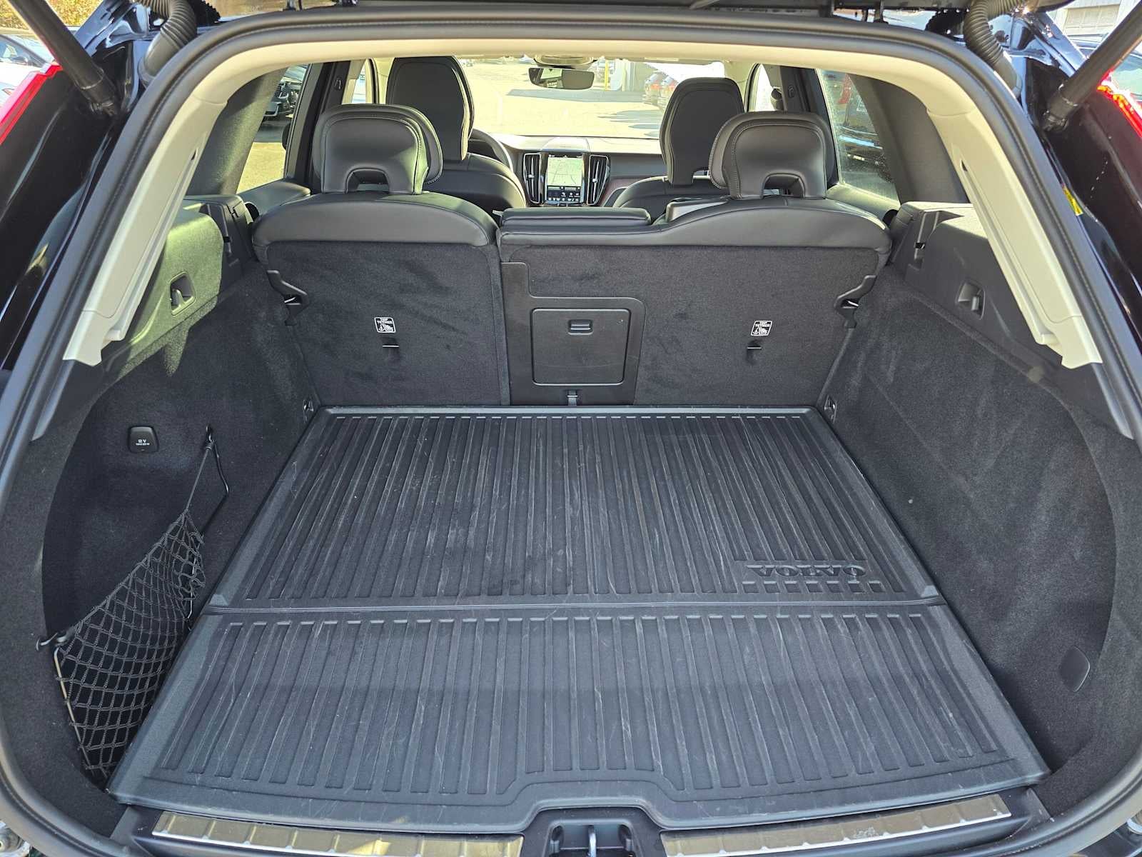 2023 Volvo XC60 Recharge Plug-In Hybrid Ultimate Bright Theme