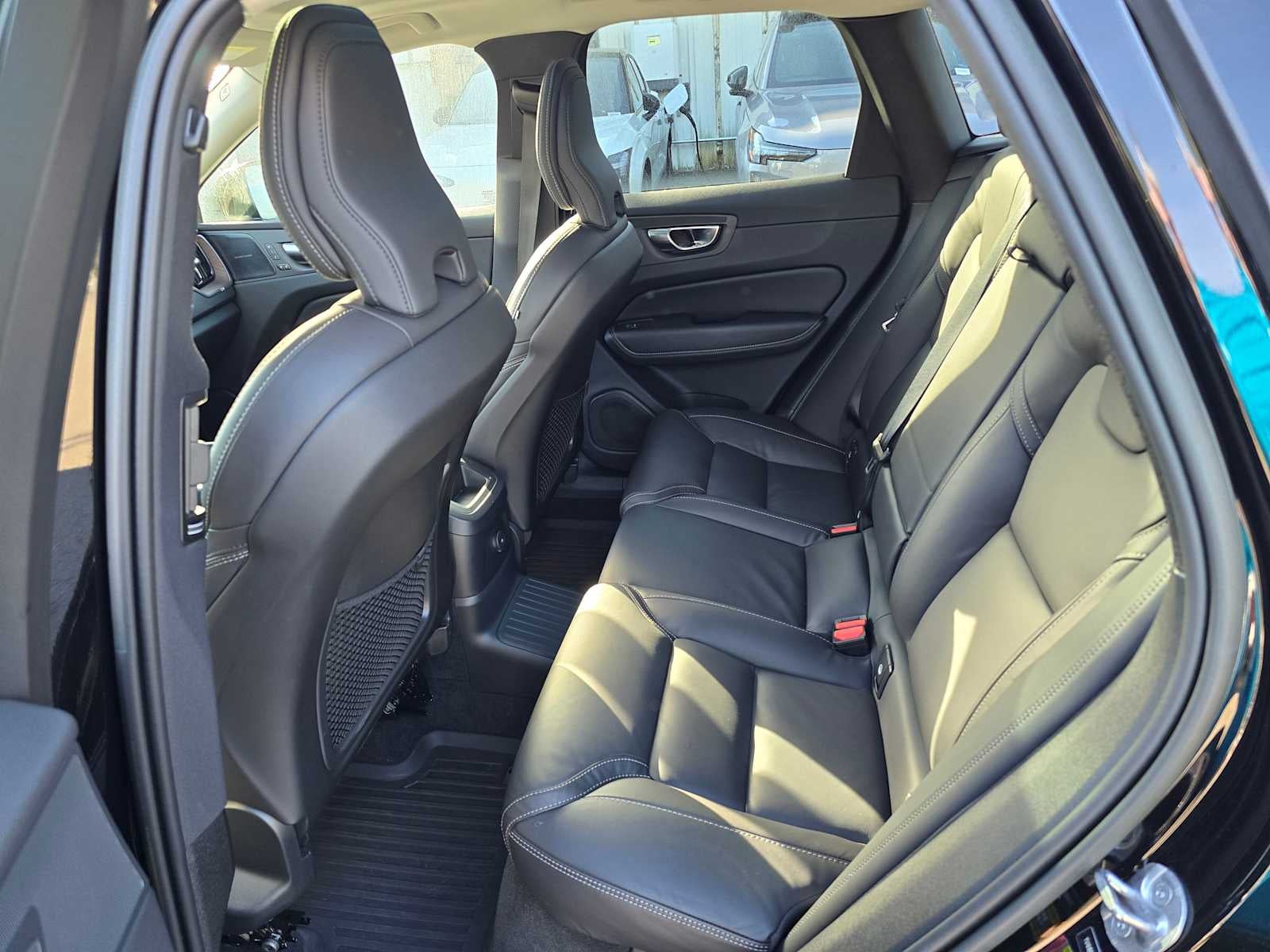 2023 Volvo XC60 Recharge Plug-In Hybrid Ultimate Bright Theme