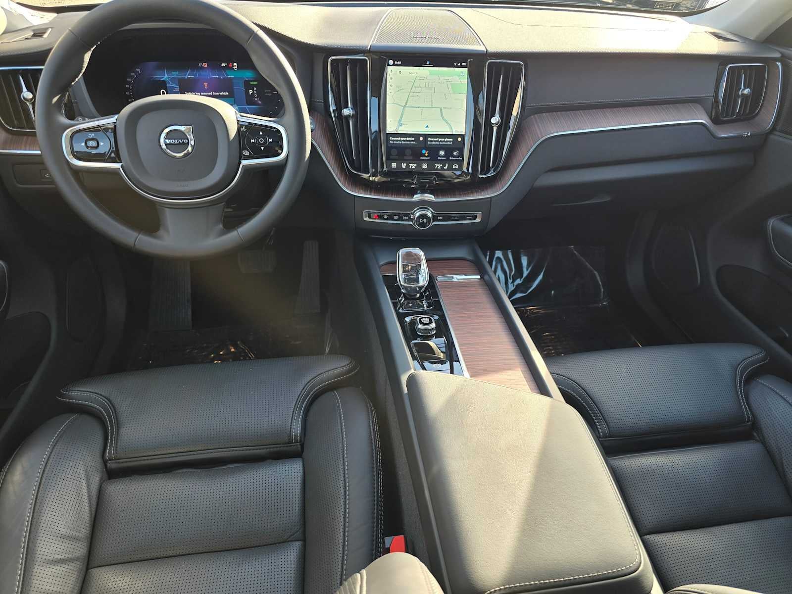 2023 Volvo XC60 Recharge Plug-In Hybrid Ultimate Bright Theme