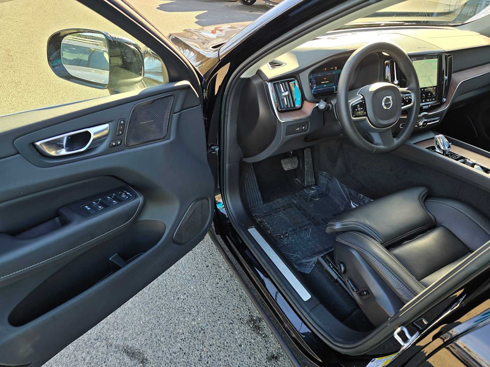 2023 Volvo XC60 Recharge Plug-In Hybrid Ultimate Bright Theme