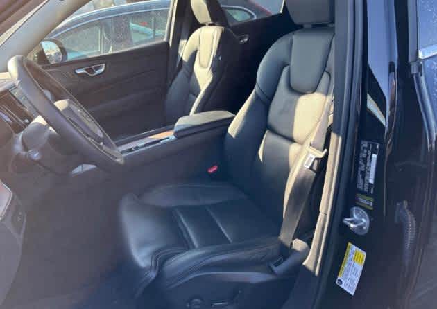 2023 Volvo XC60 Recharge Plug-In Hybrid Ultimate Bright Theme